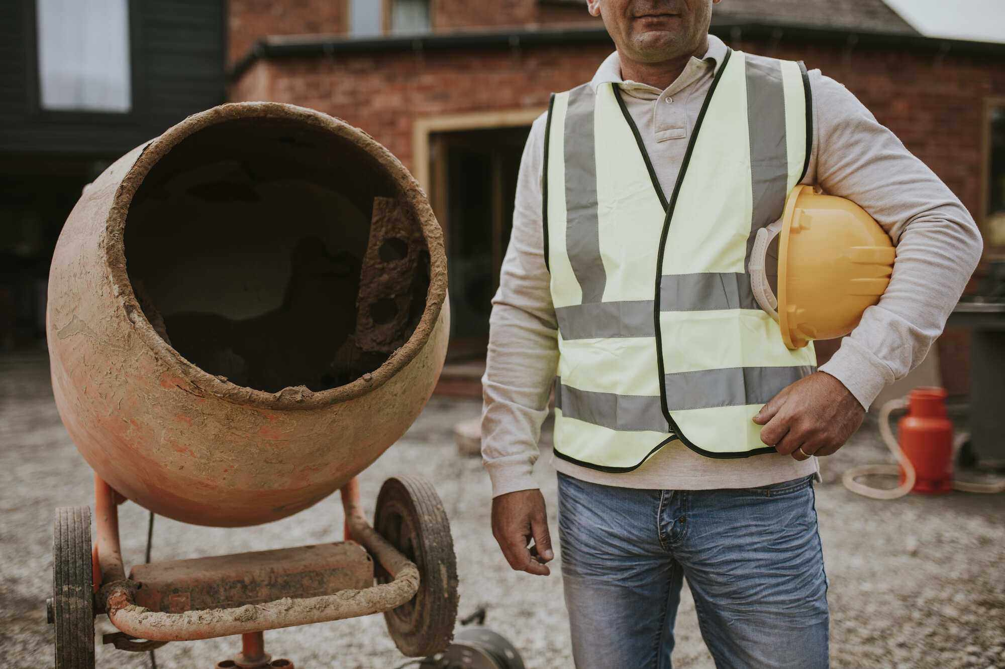 contractor-remodeling-the-home-exterior-2022-03-10-07-50-43-utc